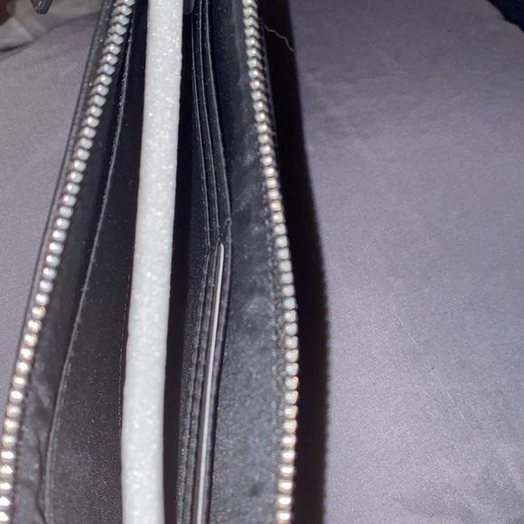 Guess pouch - Picture 5 of 7